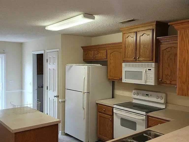 3411 Landmark Dr — Photo 7