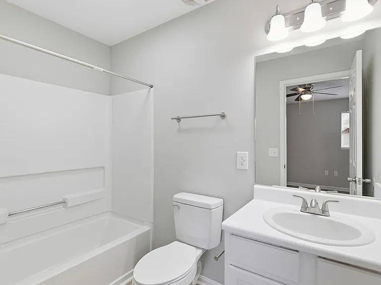 Englewood Apartments — Photo 42