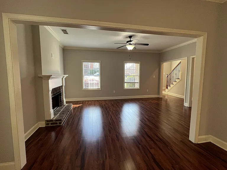 1071 Middleton Ln — Photo 23