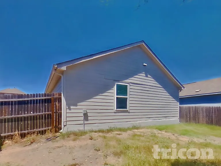 7422 Summer Blossom Ct — Photo 16