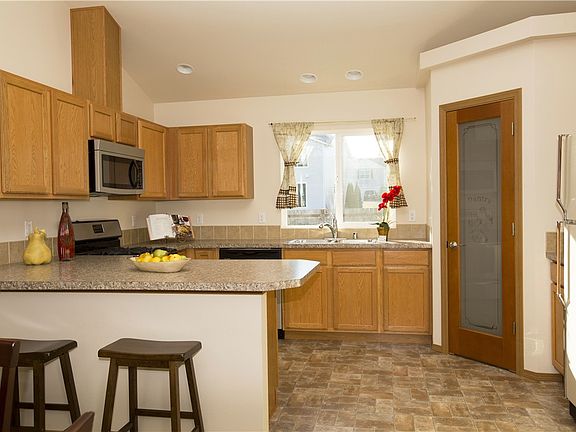 5th image of 504 Emerald Ln SE