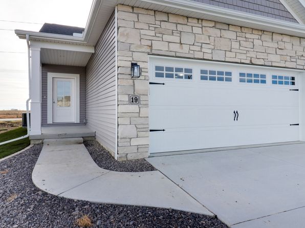 19 Stone Mill Ct, Bloomington, IL 61705