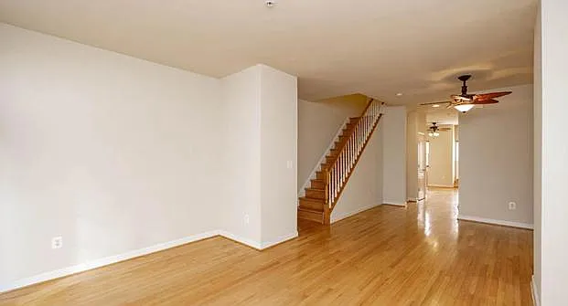 3234 Thames Ln — Photo 2