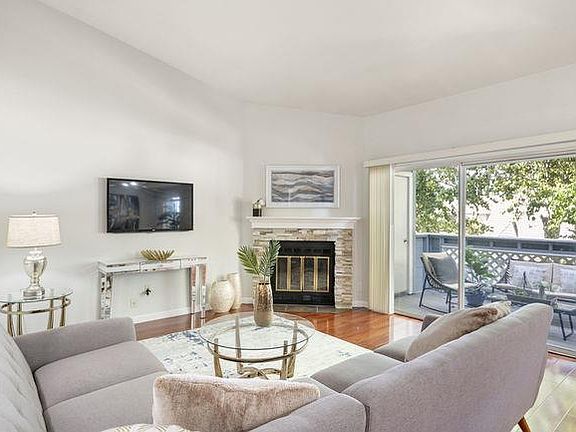 3rd image of 1534 Four Oaks Cir