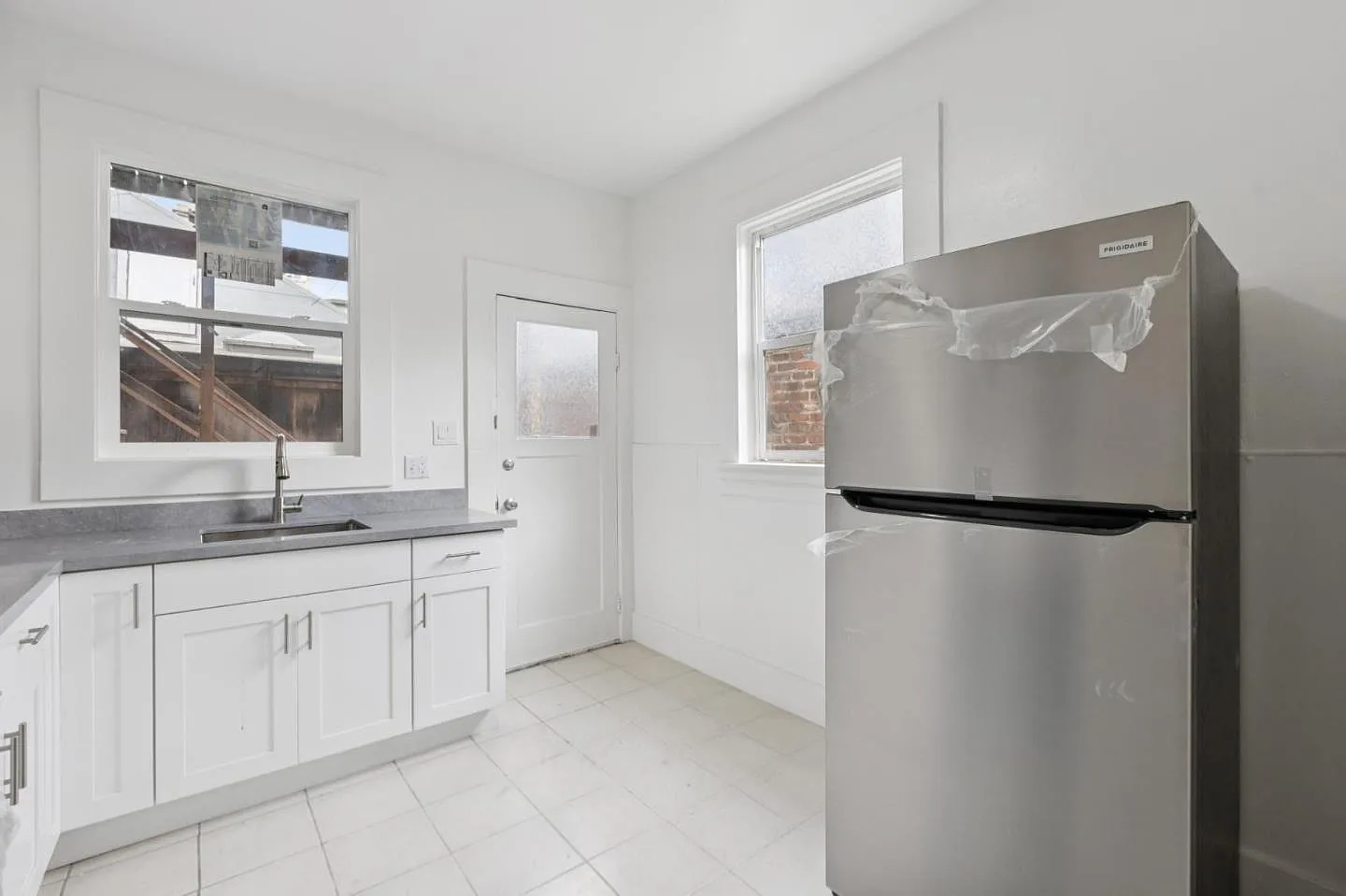 464 Linden St - Photo 7