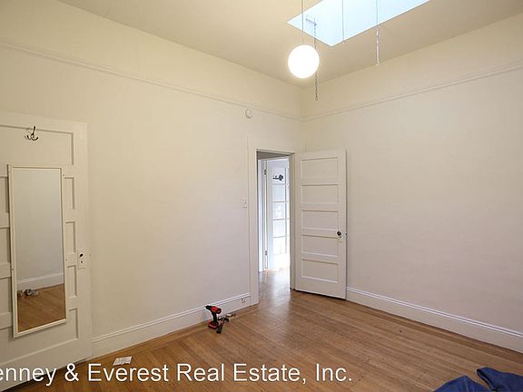5th image of 735 Cortland Ave