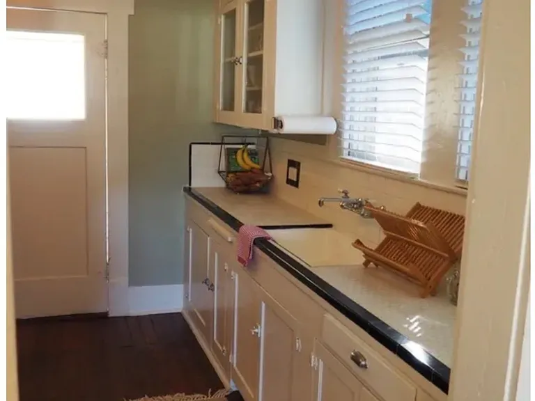 1118 W Mistletoe Ave — Photo 9