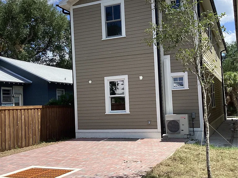 928 E 11th Ave — Photo 11