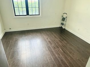 13429 218th St, Springfield Gardens, NY 11413