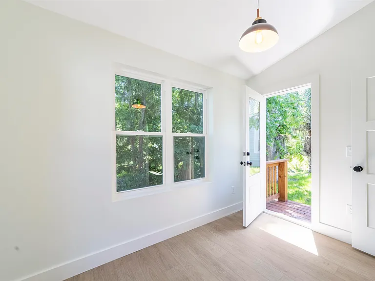 962 Alexander St — Photo 16