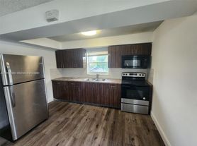 4117 Woodside Dr, Pompano Beach, FL