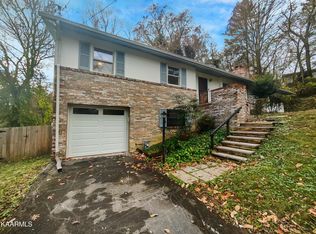 112 Locust Ln, Oak Ridge, TN 37830