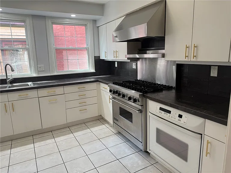 703 Saint James St — Photo 25
