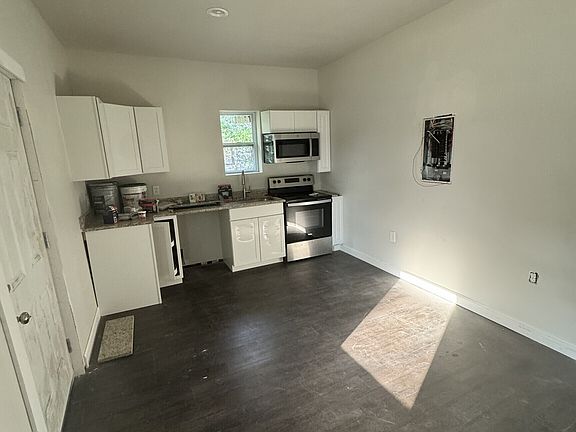3rd image of 1002 Lawyers Ln