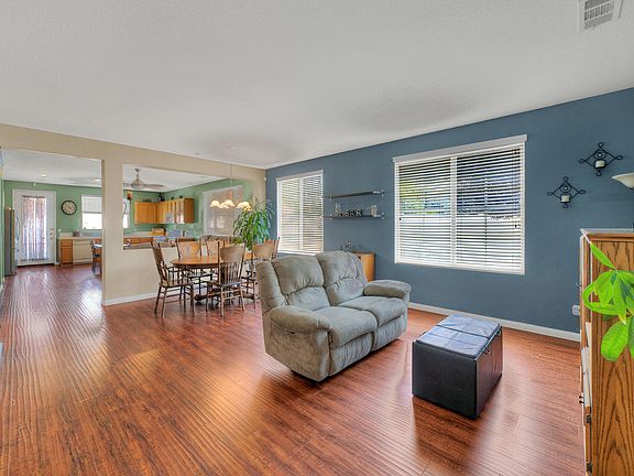 2nd image of 36726 Clearwood Ct
