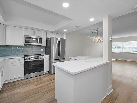 2nd image of 4650 Cove Cir APT 105