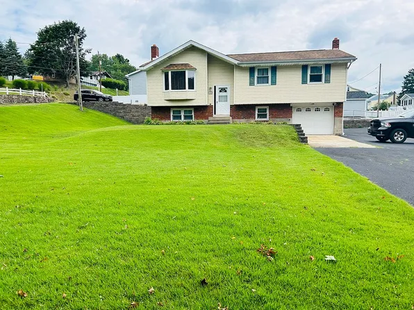 202 Spruce St, Mar Lin, PA 17951