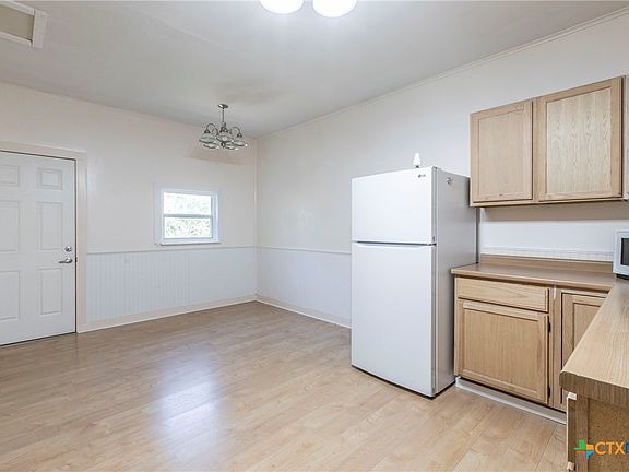 4th image of 1404 Saunders St
