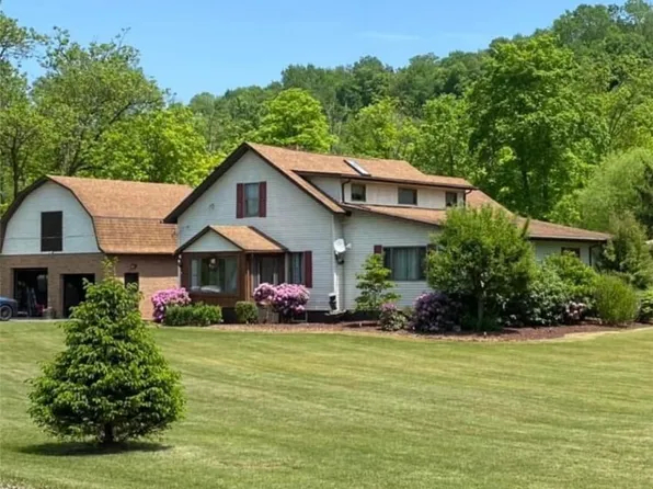 2216 N Camp Run Rd, Fombell, PA 16123