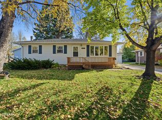 805 S 21st St, Grand Forks, ND 58201