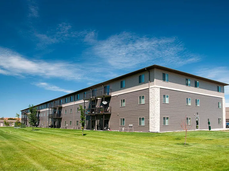 Southpoint Apartments — Photo 11