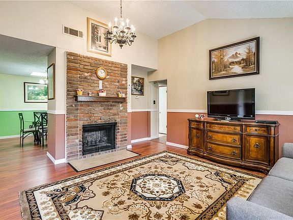 5th image of 10626 Lone Pine Ln