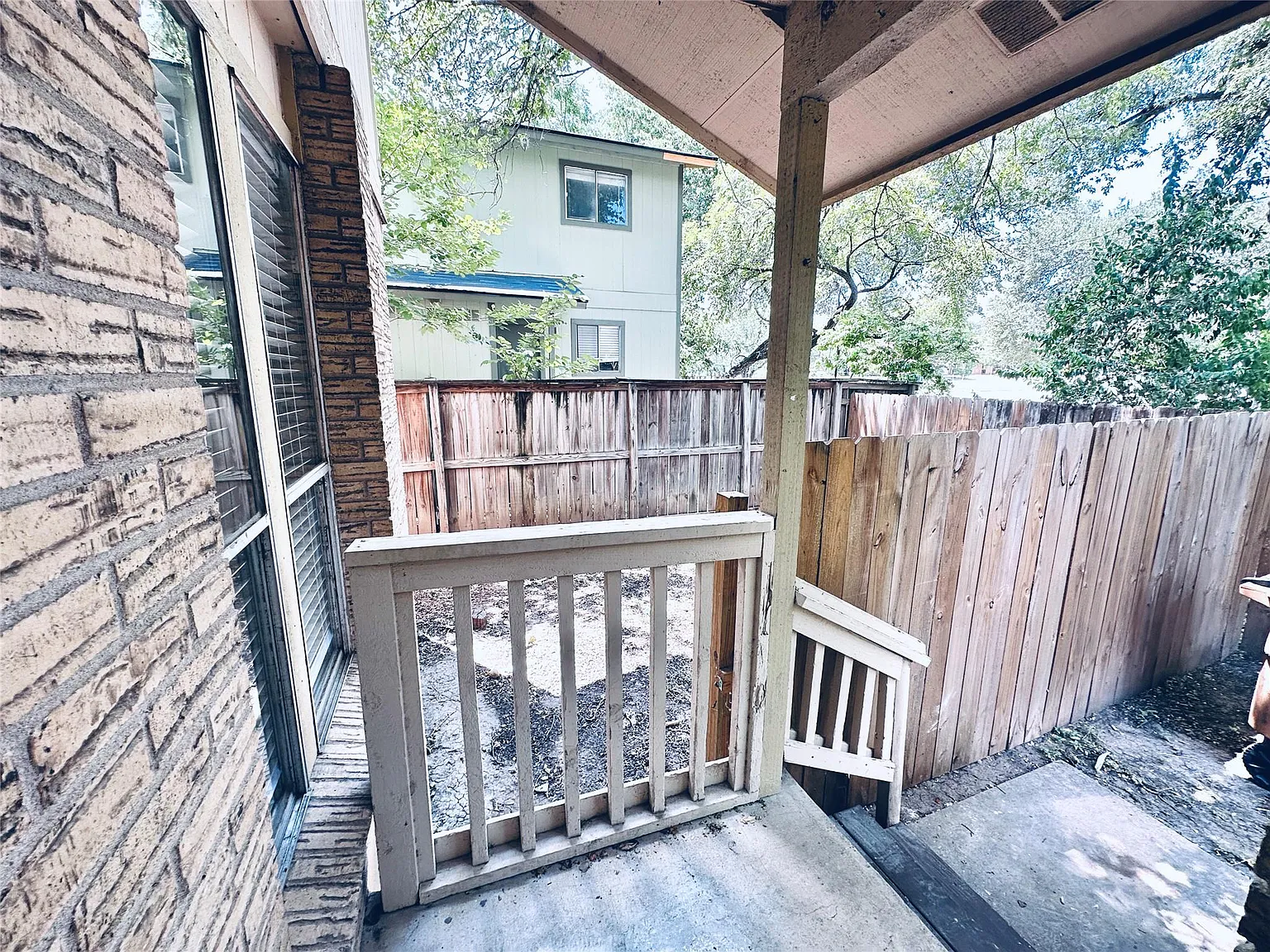 2 bed, 1.5 bath, 1004 sqft, $1,325 — Photo 2
