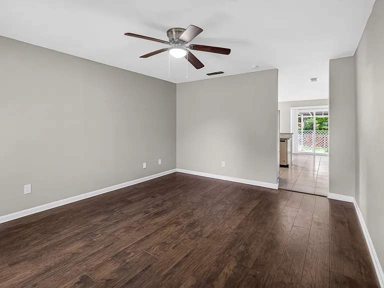 2219 Foxcroft Ln — Photo 20