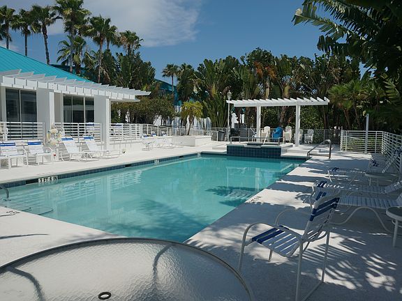 5th image of 8041 Bay Pointe Dr