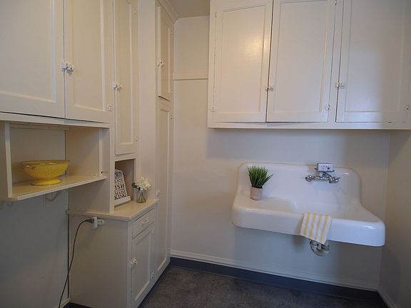 3rd image of 1717 E Newton Ave #21