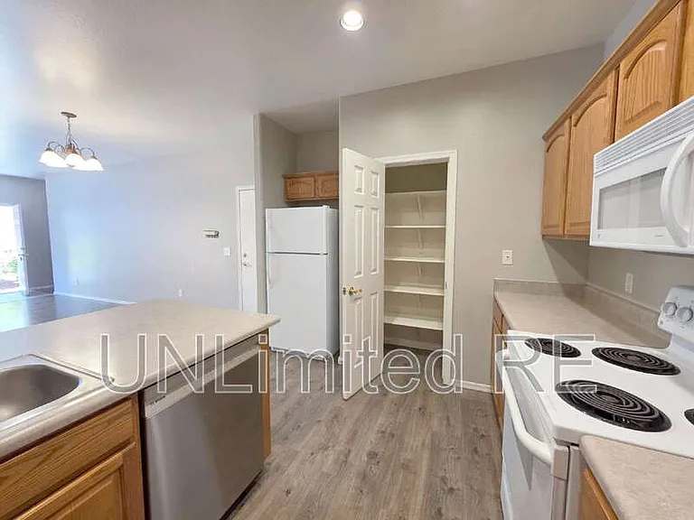 1151 S 16th Pl — Photo 15