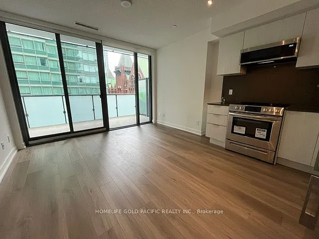 25 Richmond St E #611 — Photo 8