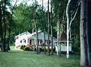 579 Knickerbocker Rd, Schaghticoke, NY 12154