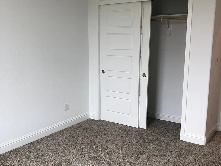 355 N McArthur Ave — Photo 8