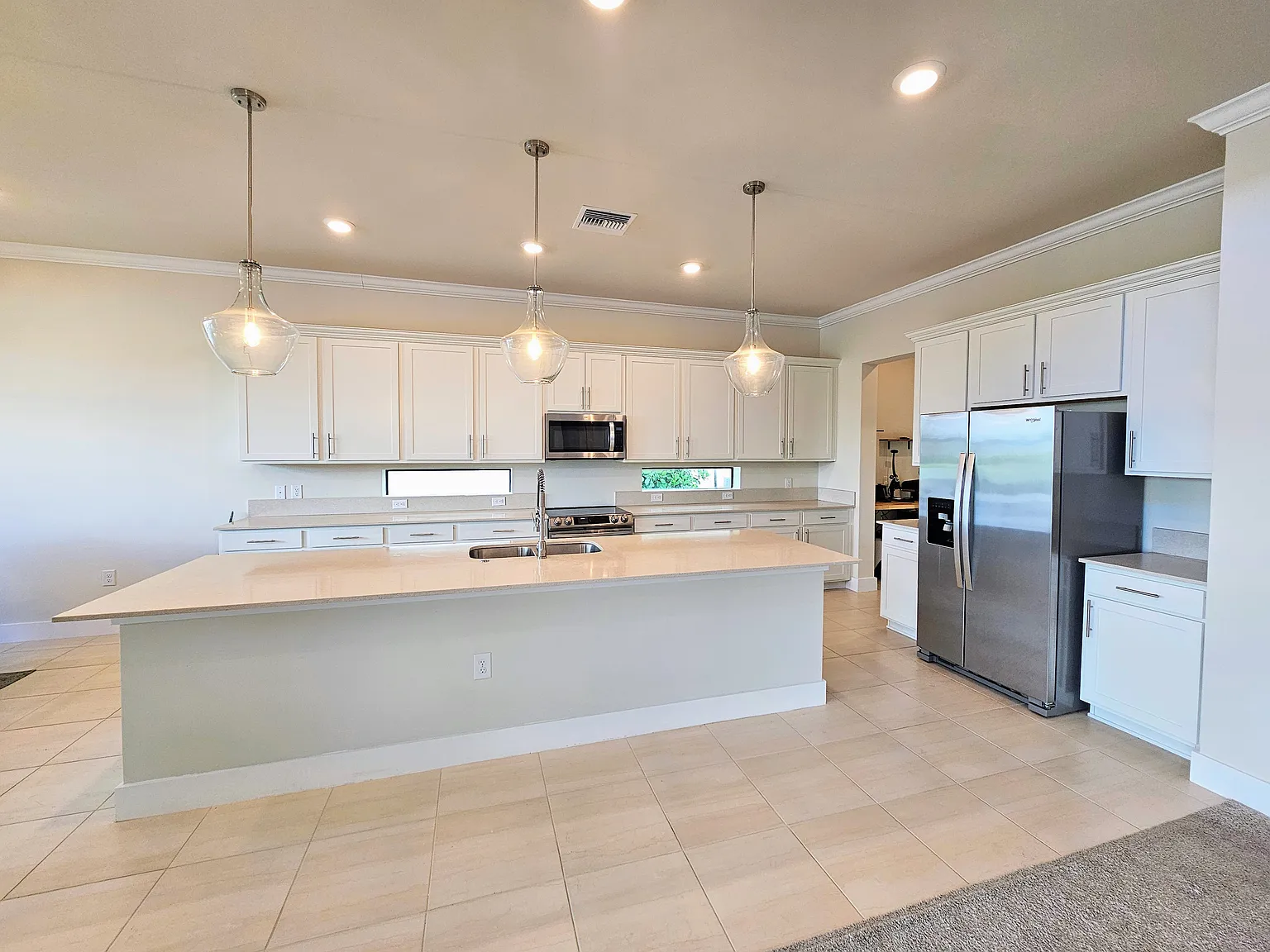 4 bed, 4262 sqft, $4,500 — Photo 2