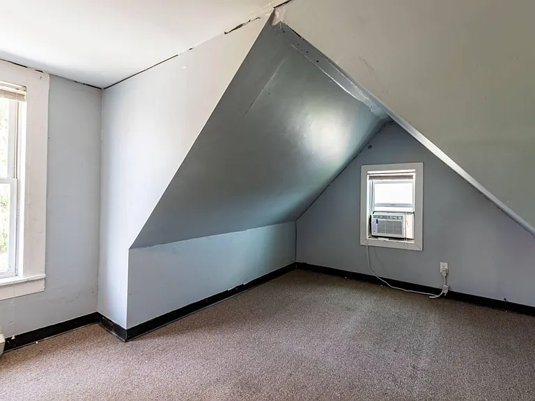 385 Forest Ave — Photo 5