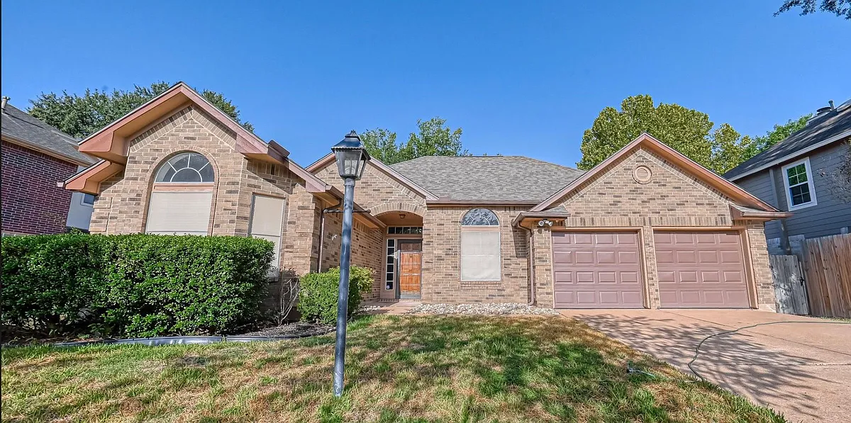Building Photo - 9803 Knights Dr