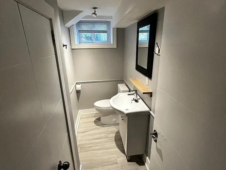 3140 Michael Cres #B — Photo 10