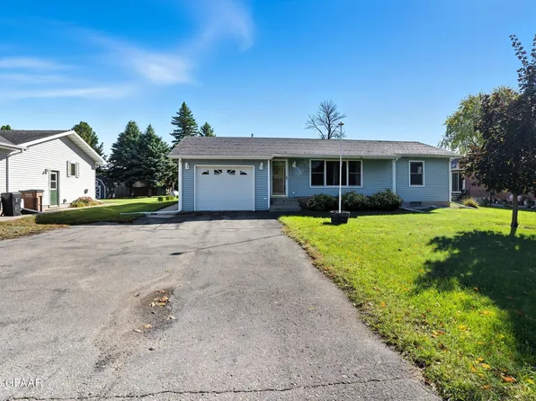 417 Prospect Ave, Gilby, ND 58235