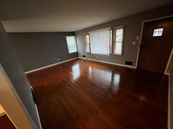 408 28th St, Rockford, IL 61108