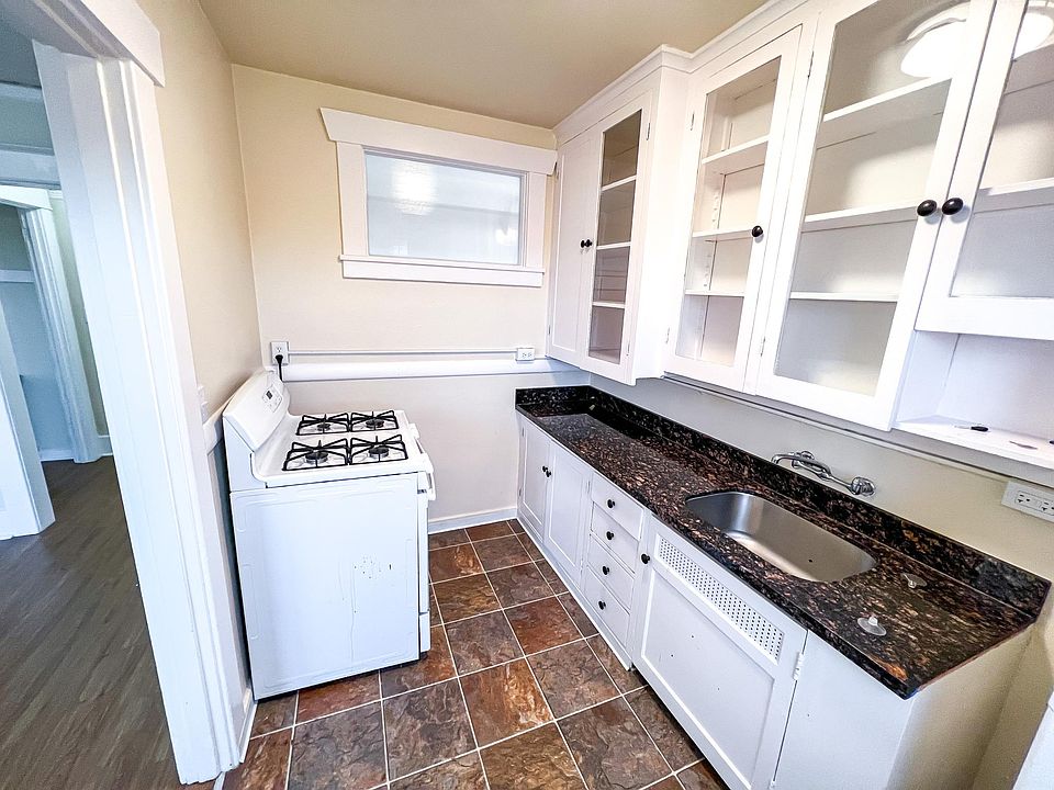 1st image of 621 1st Ave #302