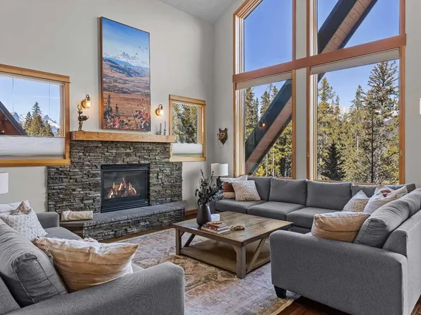 2100 D SW Stewart Creek Dr #101, Canmore, AB T1W 0G3