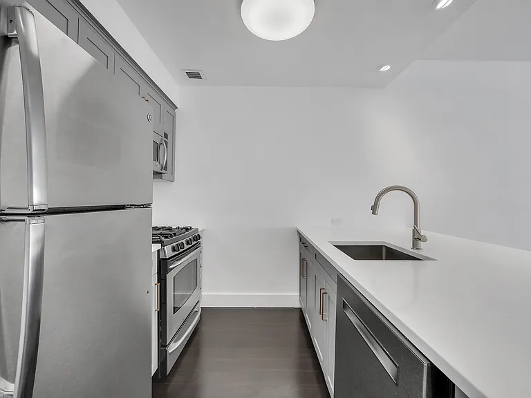 516 W 47th St #S1B — Photo 7