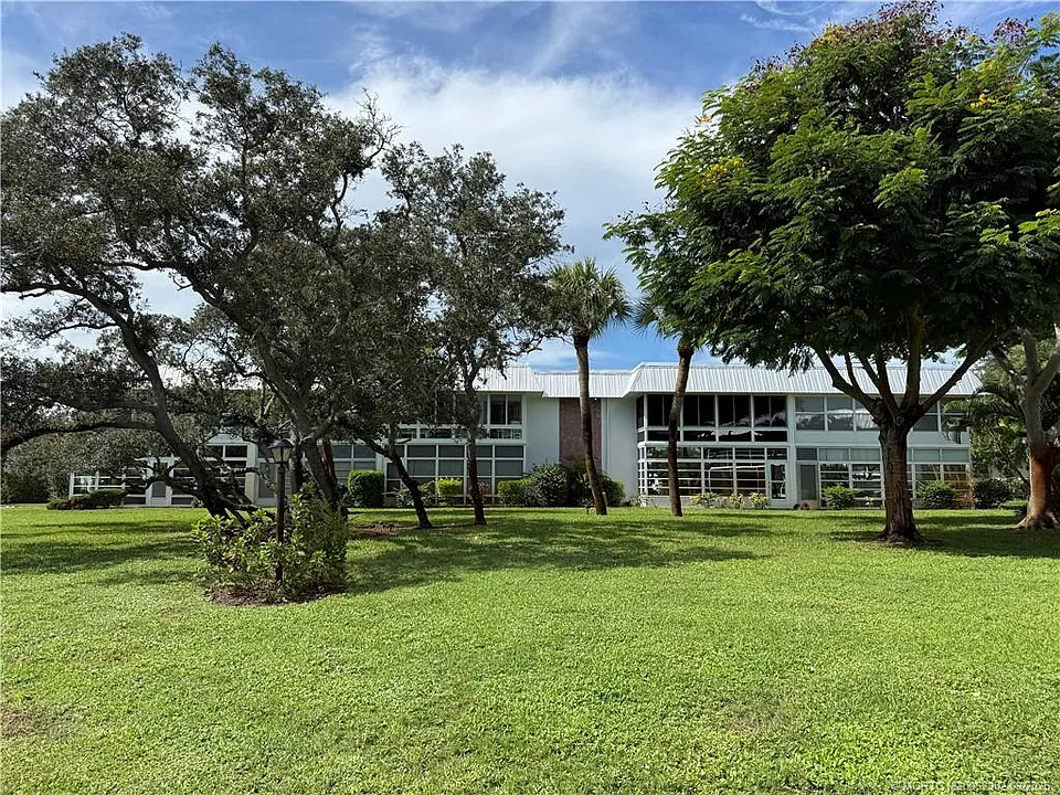 2929 SE Ocean Blvd #8