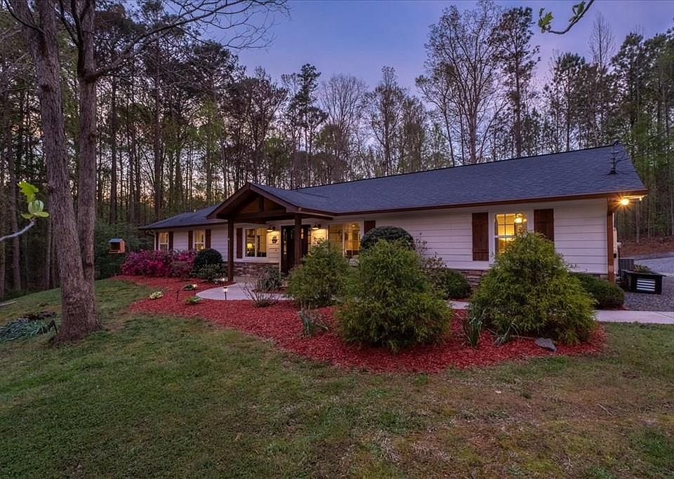 1st image of 121 Willow Creek Ln