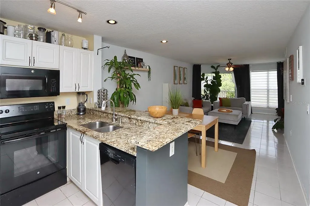 2 bed, 2.0 bath, 990 sqft, $1,750 — Photo 3