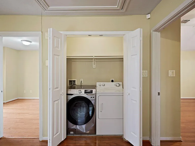 2230 Naomi St — Photo 12