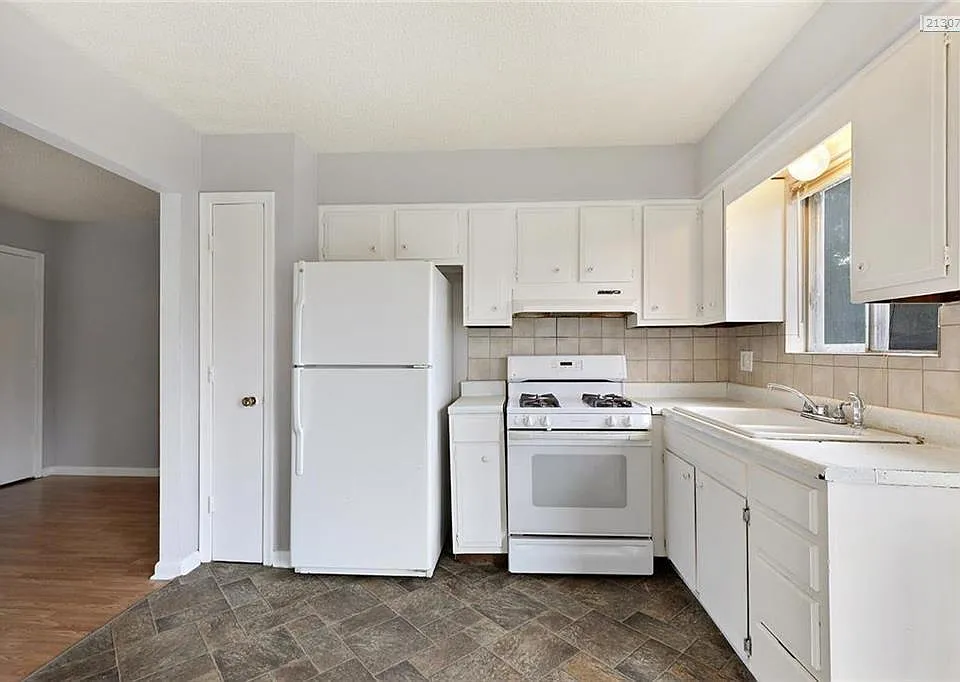 Kitchen/Dining (13x10)