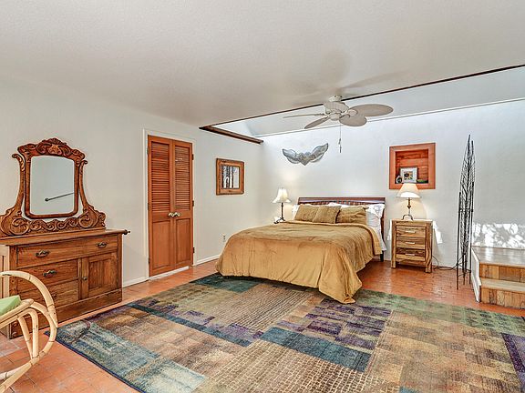 3rd image of 2921 Arno St NE