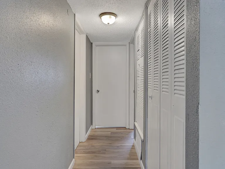 Greenbriar Apartments — Photo 51
